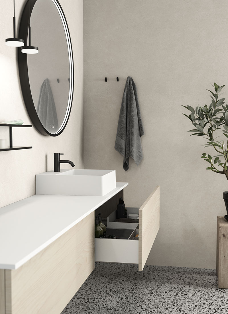 Dansani YOU Urban baderomsmøbel i hvit alm med sorte detaljer