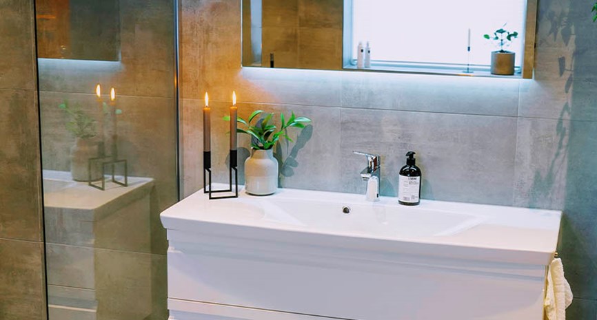 Detaljbilde av bad bygget av Bademiljø Tveter Rørservice