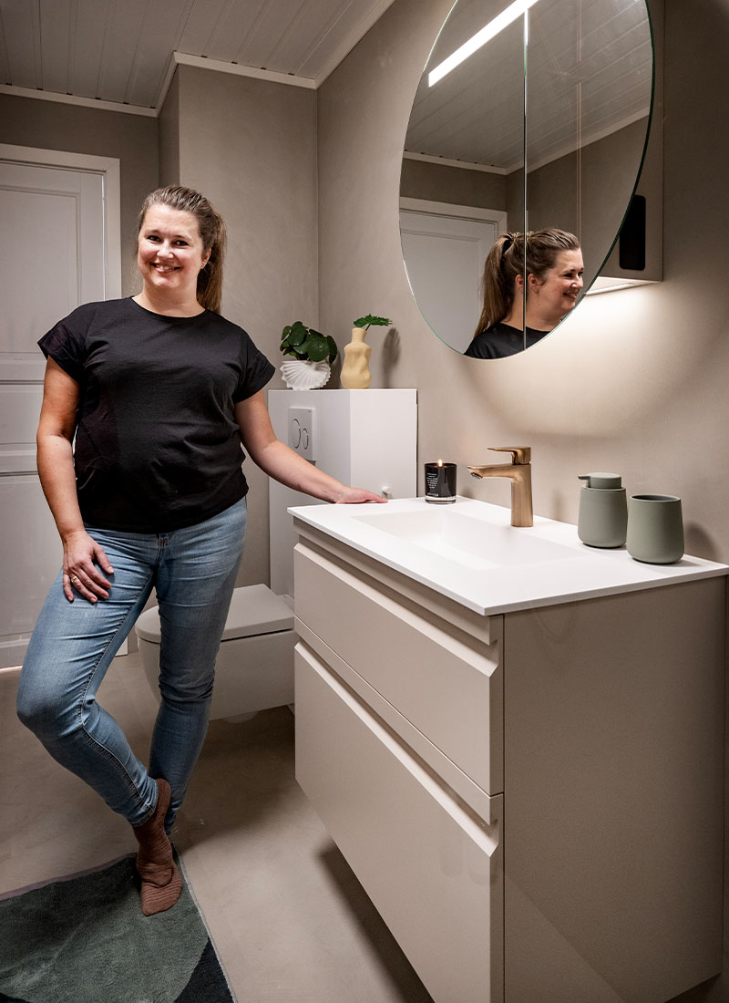 Kunde Kathrine har fornyet badet med mikrosement og baderomsløsninger