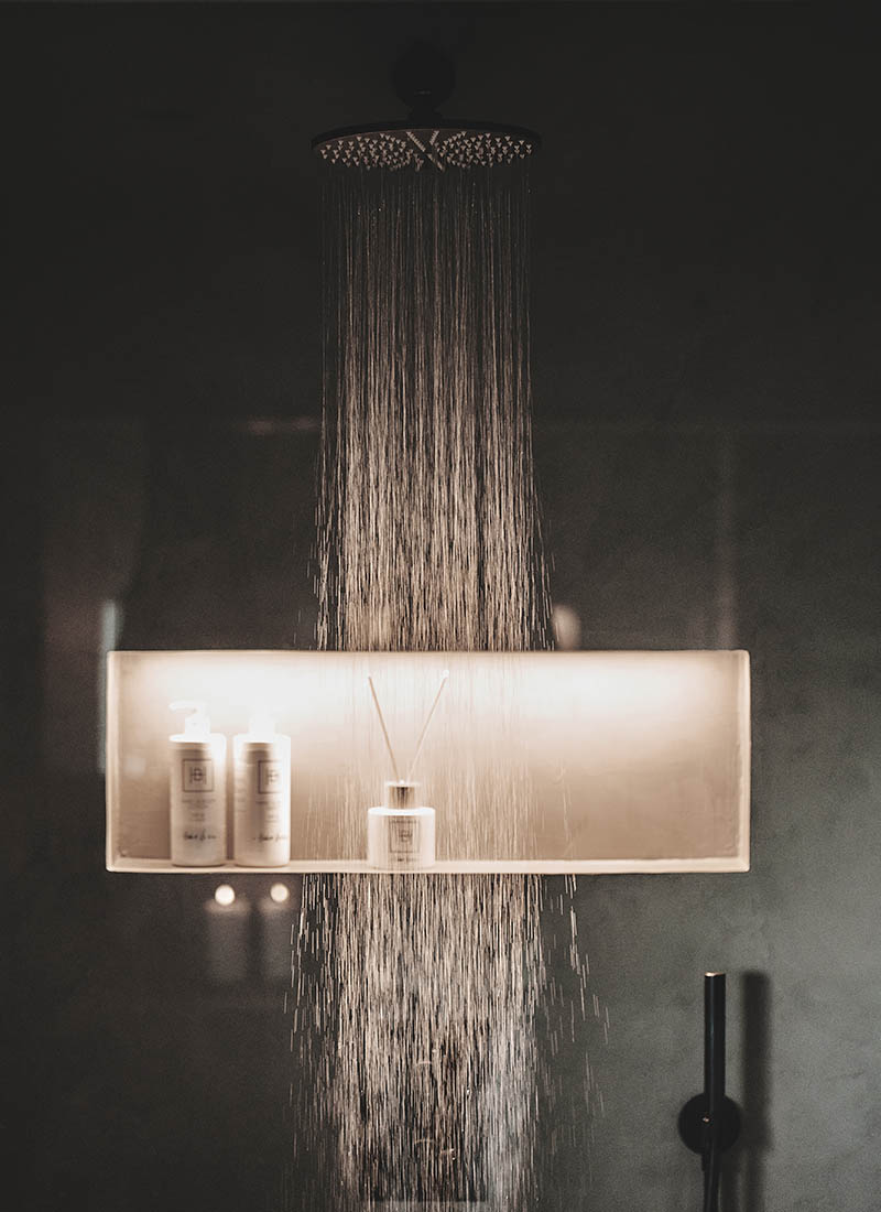 Tapwell innebygd dusjsystem med hånddusj og takdusj i sort matt