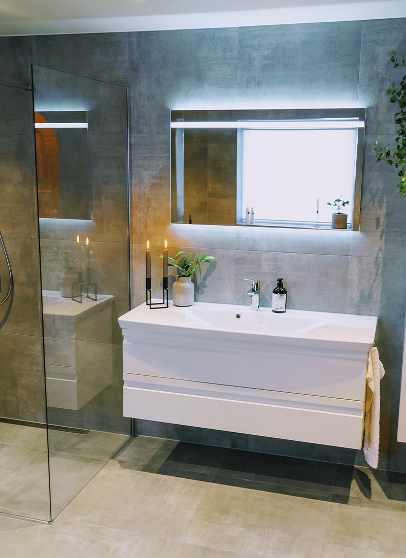 Drømmebad med Inzo servantskap med integrerte grep